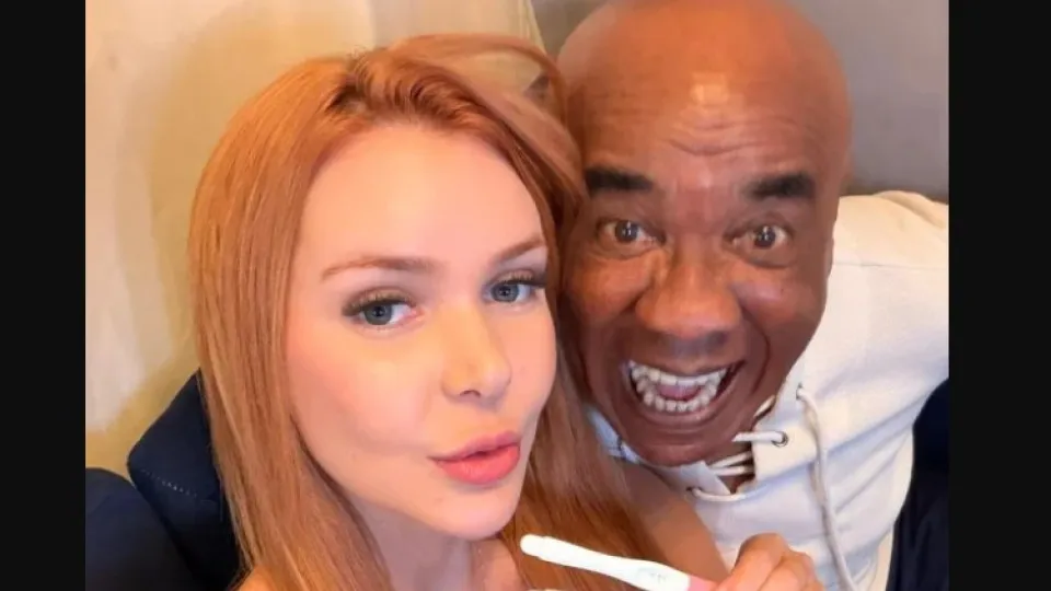 Influencer denuncia ataques racistas após anunciar gravidez de Kid Bengala